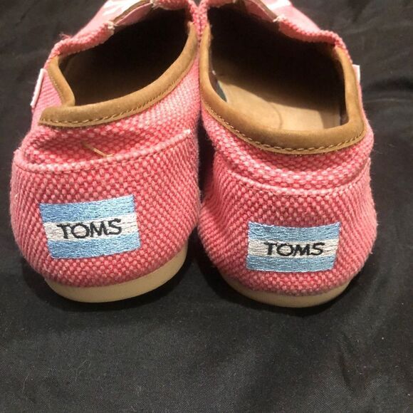 TOMS pink with white skullโshoes - unknown size 8-1/2 to 9 maybe VERYโCUTE - Picture 3 of 16